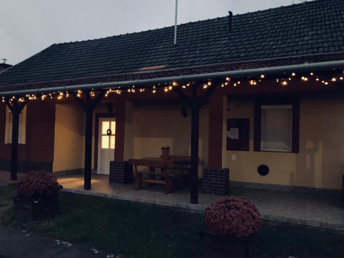 Tiszacsege Tiszavirag Vendeghaz 아파트 외부 사진